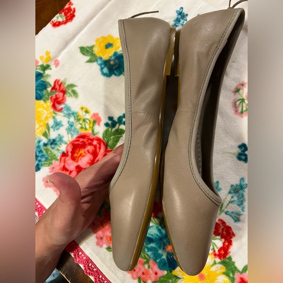 Frye leather flats, size 8.5, ash - Picture 5 of 9